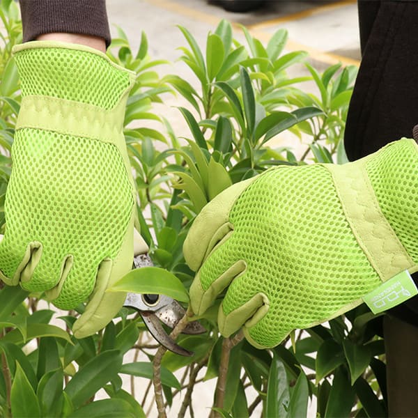 Why Grip Is Key in High-Quality Gardening Gloves